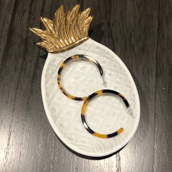 Tortoise Shell Hoop Acrylic Earrings - Picture 4 of 10